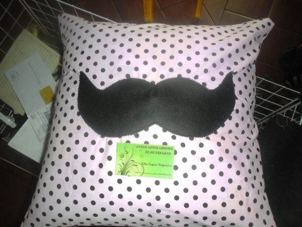 Almofada bigode grosso